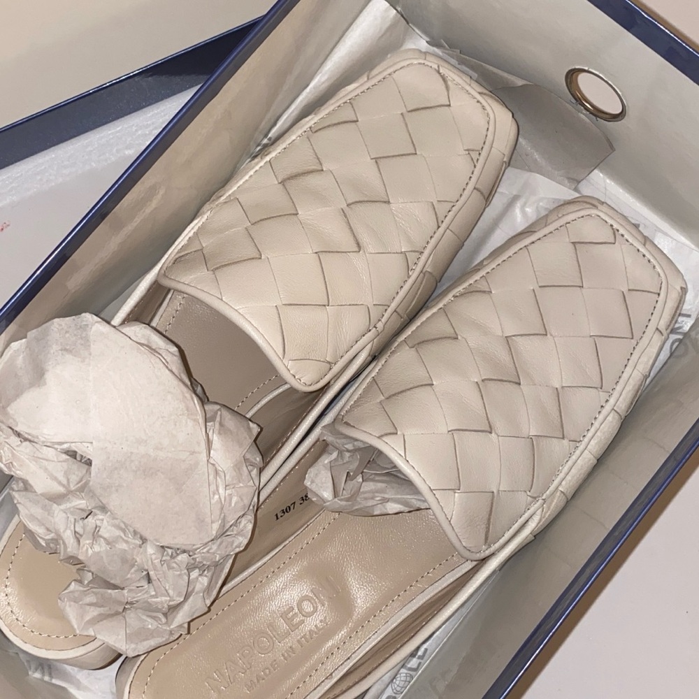 Napoleoni Women's Beige Woven Mules